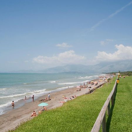 Happy Camp Mobile Homes In Villaggio Camping Baia Domizia Exterior photo