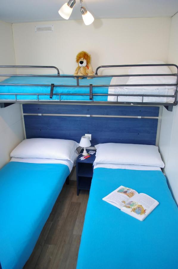 Happy Camp Mobile Homes In Villaggio Camping Baia Domizia Exterior photo