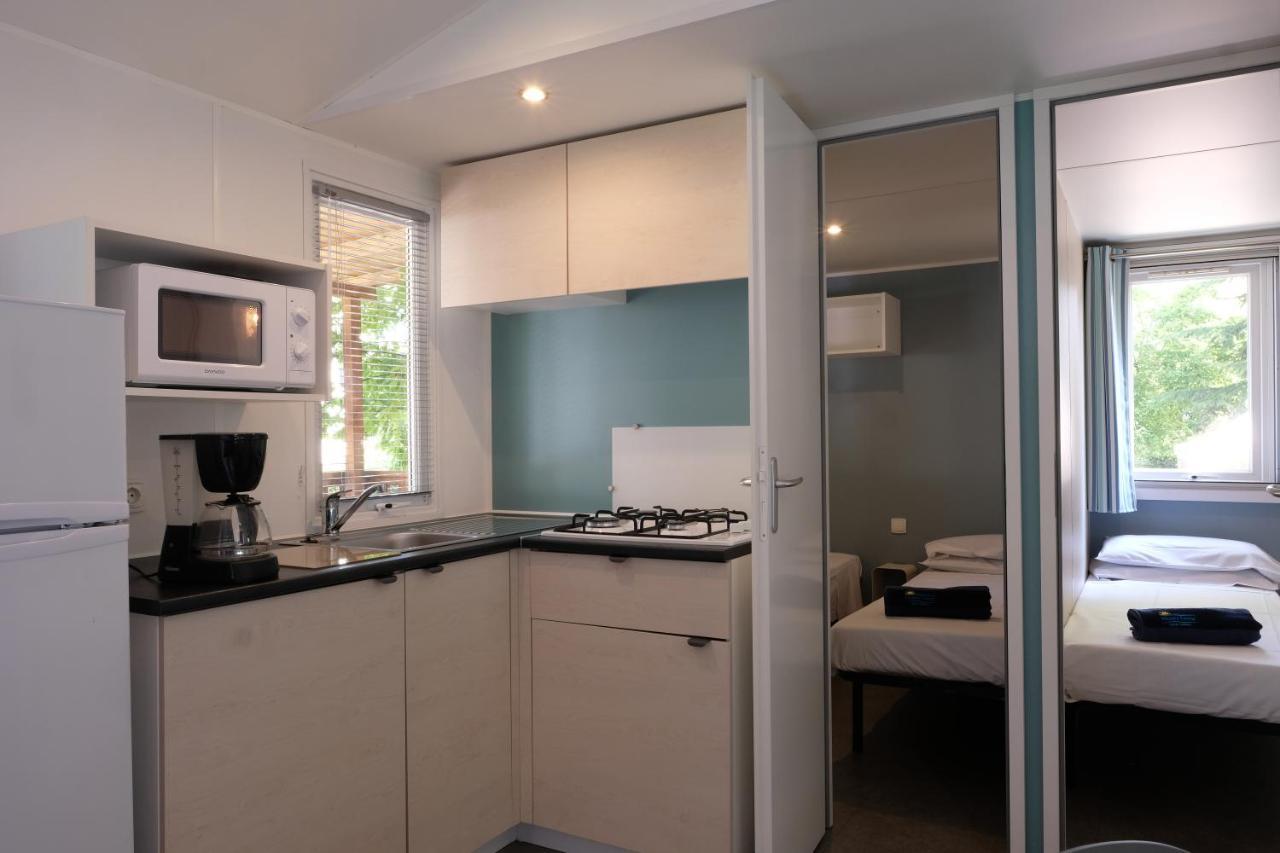 Happy Camp Mobile Homes In Villaggio Camping Baia Domizia Exterior photo