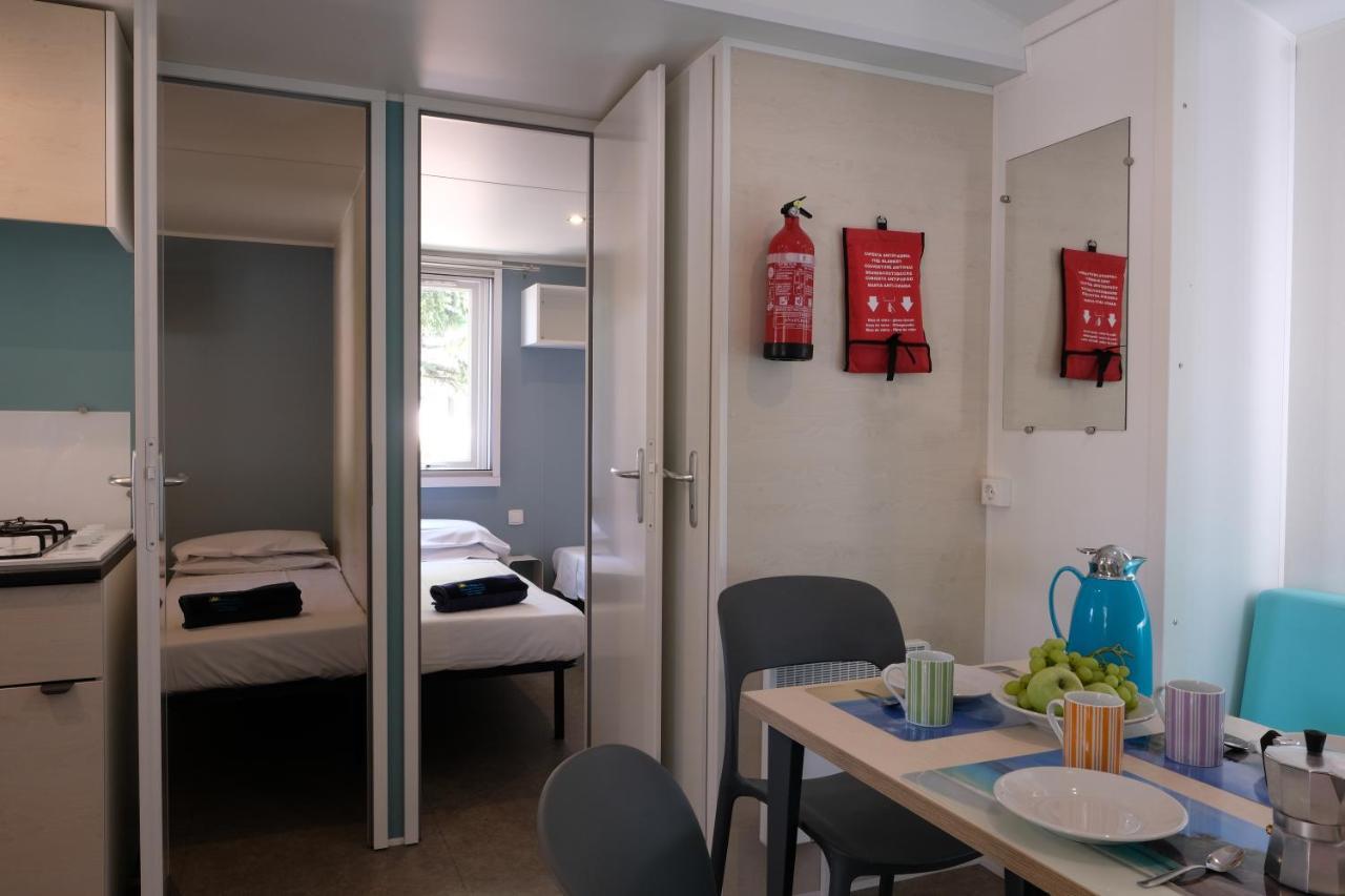 Happy Camp Mobile Homes In Villaggio Camping Baia Domizia Exterior photo