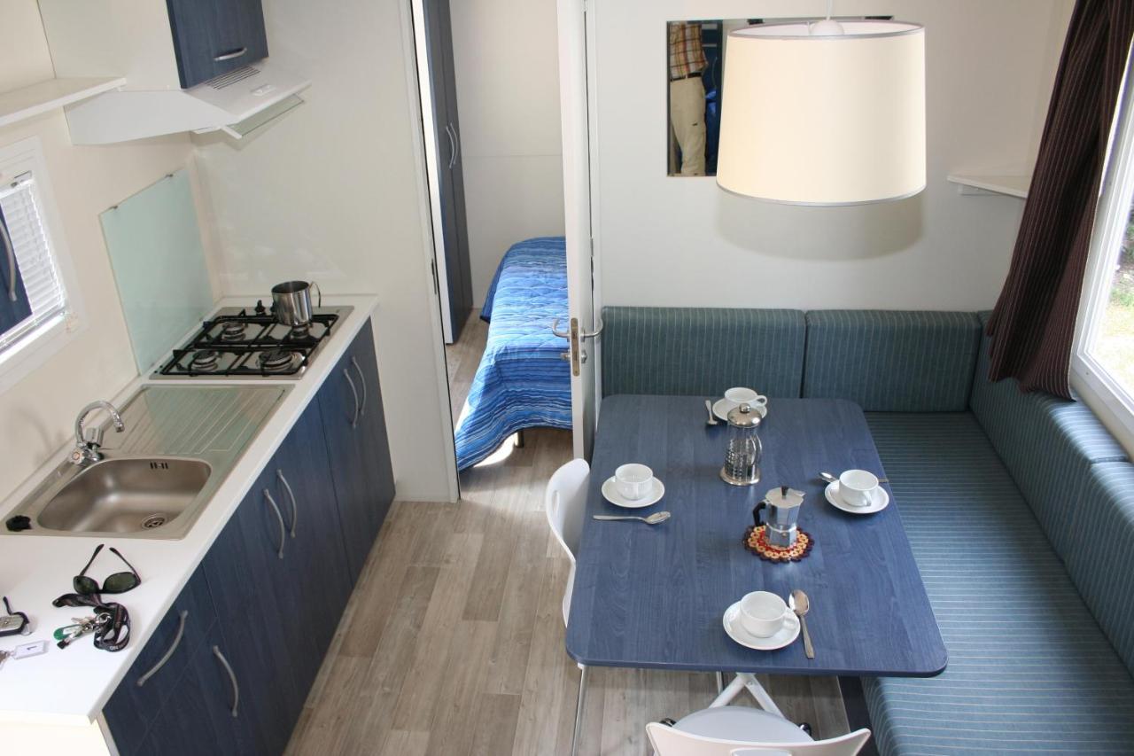 Happy Camp Mobile Homes In Villaggio Camping Baia Domizia Exterior photo