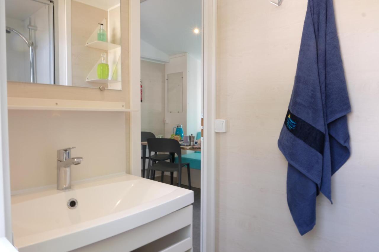 Happy Camp Mobile Homes In Villaggio Camping Baia Domizia Exterior photo